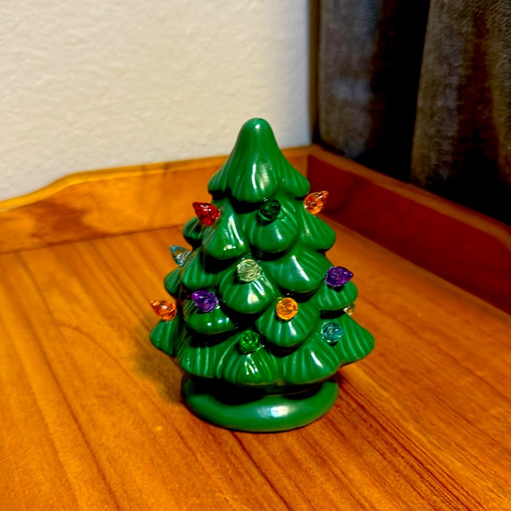 MINI VINTAGE STYLE RETRO CERAMIC LIGHTED GREEN 4" CHRISTMAS TREE